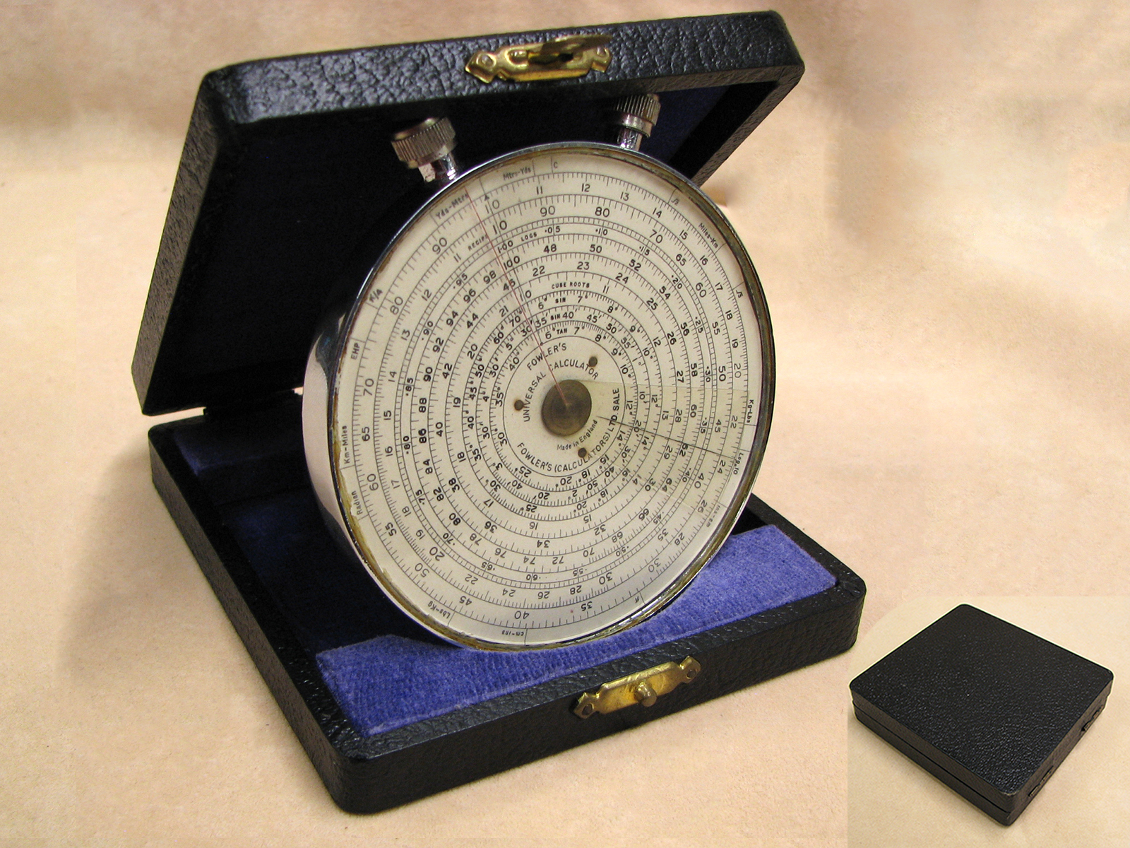 1940s Fowler's Universal calculator in presentation case with original booklet